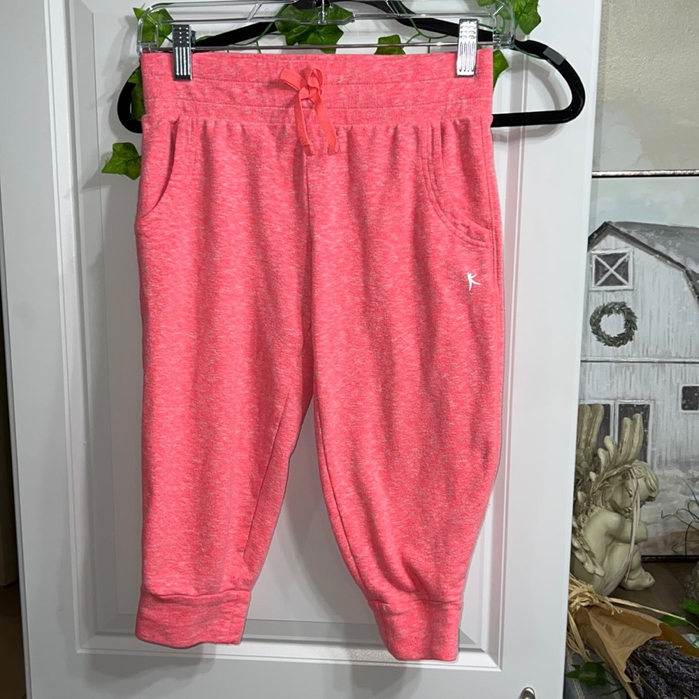 Danskin girls Capri Drawstring Sweatpants with pockets